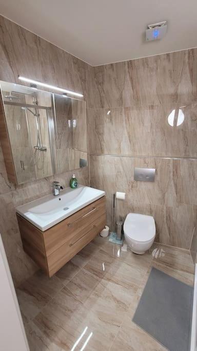 Luxusni Apartman Nedaleko Centra Прага Екстер'єр фото